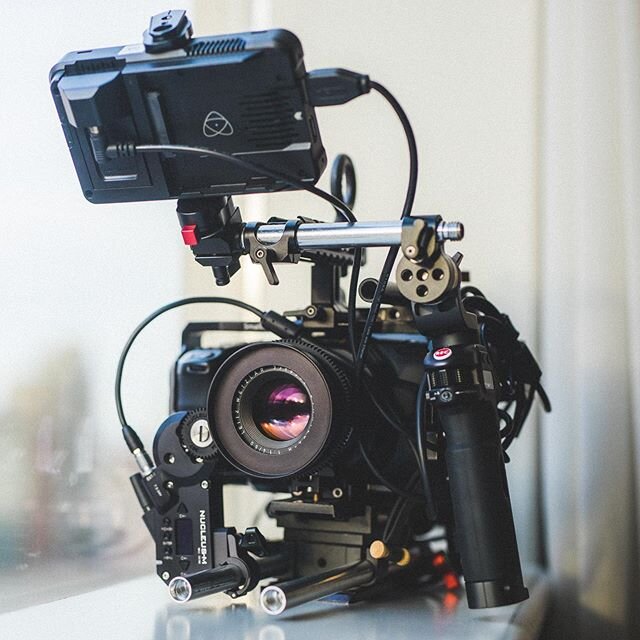 BMPCC4k, Leica R Summilux 50mm 1.4, Tilta Nucleus M, Metabones M43 to EF XL,  Atomos Ninja V Monitor. 
Finally getting to a solid place with this build. This thing is ready for anything.

Build by @sterlingshoots