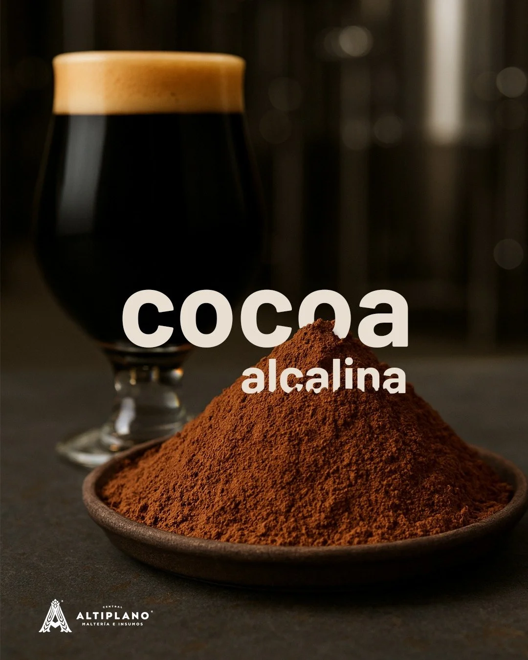 ¡Un nuevo producto de nuestra línea de adjuntos nacionales!
Cocoa Alcalina, un polvo de cacao altamente soluble, sin conservadores, y con un perfil sensorial profundo que transforma tus cervezas oscuras.
Gracias a su proceso de alcalin