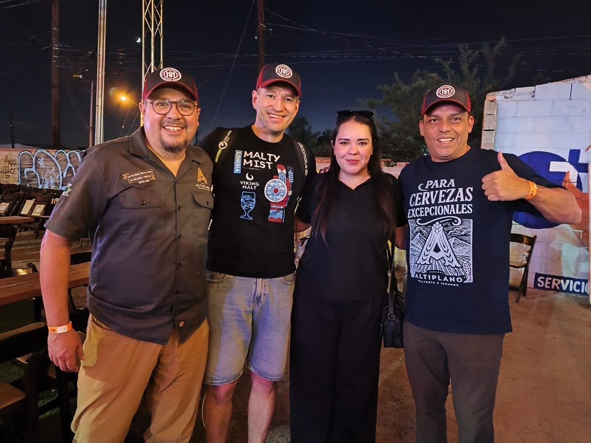 El pasado fin de semana tuvimos el gusto de estar con @unioncerveceramxli en el Oktober Fest, sin duda un evento lleno de ambiente y de buena cerveza. Un viaje muy productivo con @artur_kaminski_pl y @viking_malt para seguir fortaleciendo la alianza 
