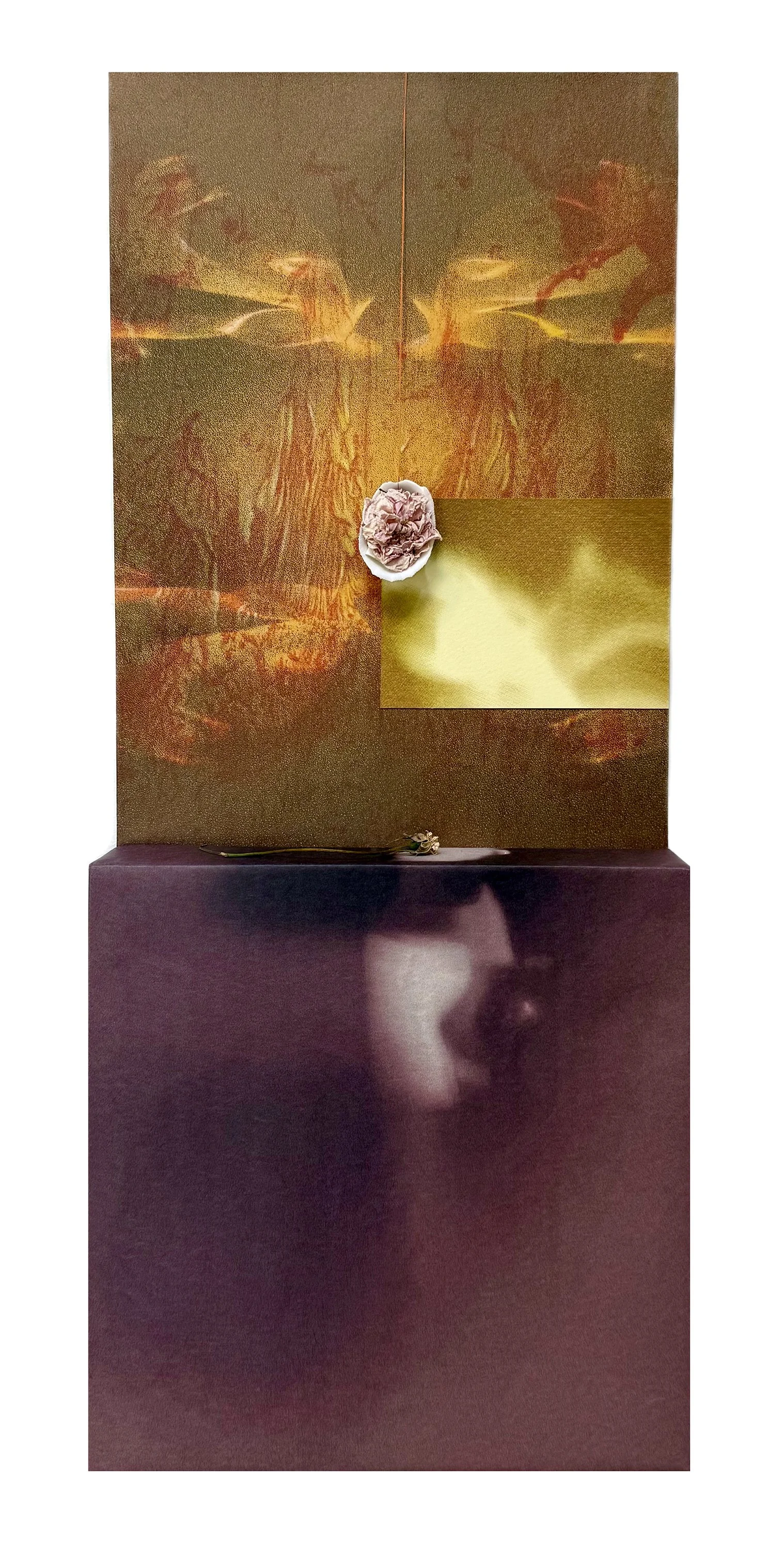 Invisible altar: guiding corolla