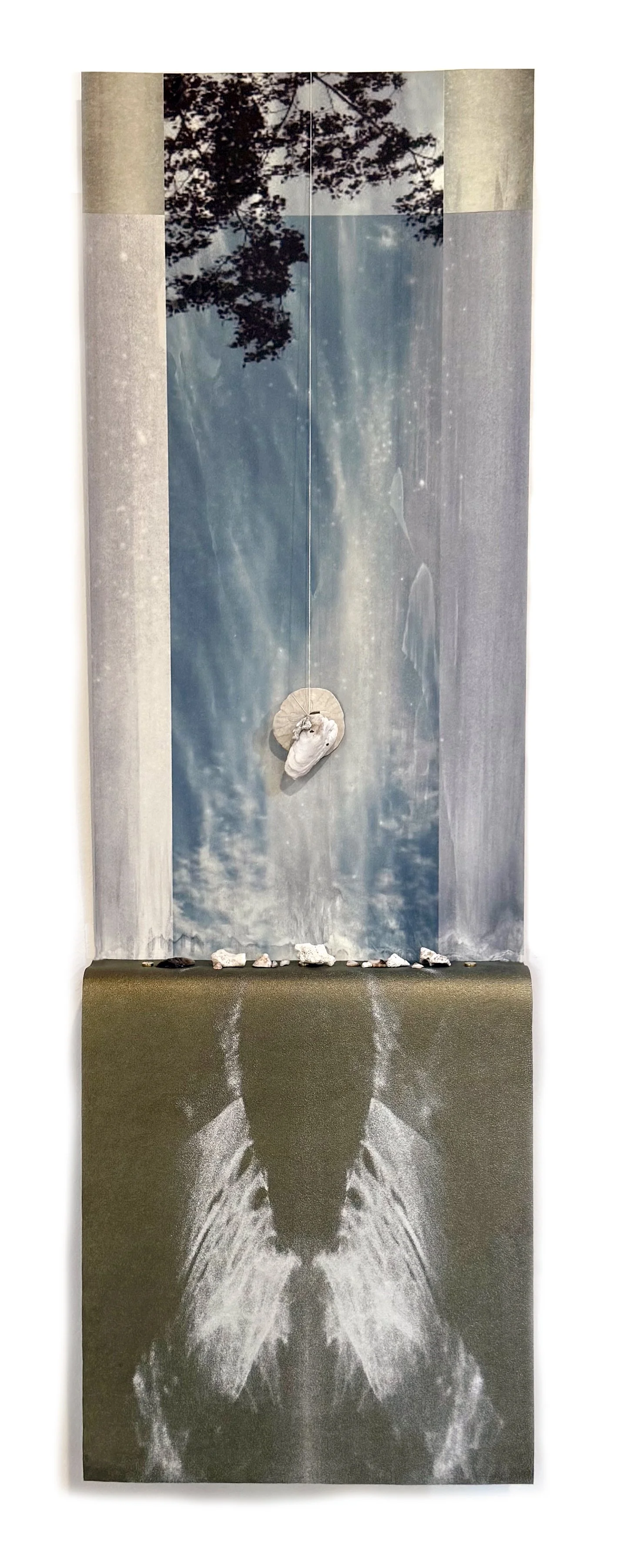 Invisible altar: dissipation