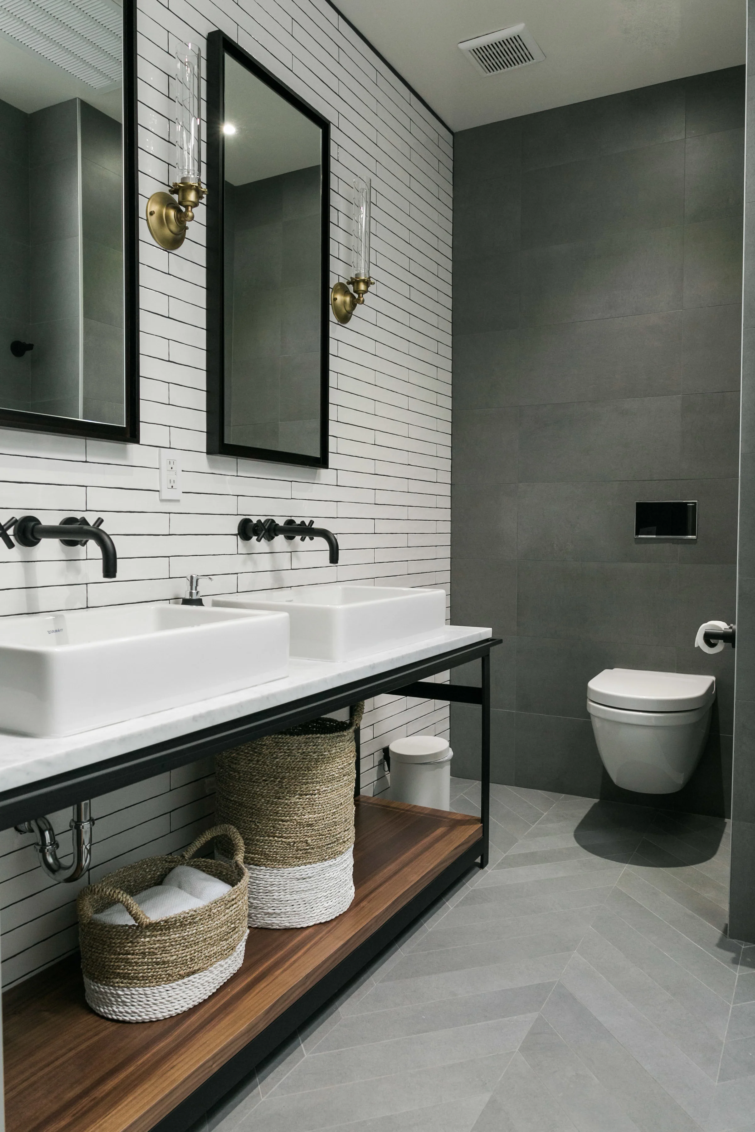 Bathroom_1_001.jpg
