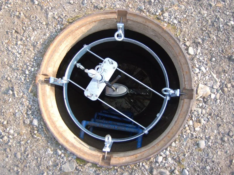 SQ R Non-Contact Radard Flow Meter_Manhole Installation Fixture.jpg