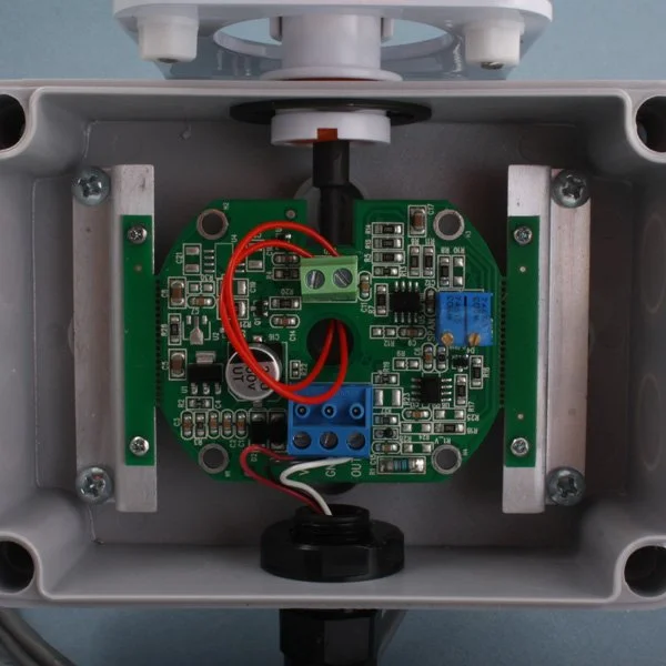 210-501 Temperature Transmitter with Solar Radiation Shield