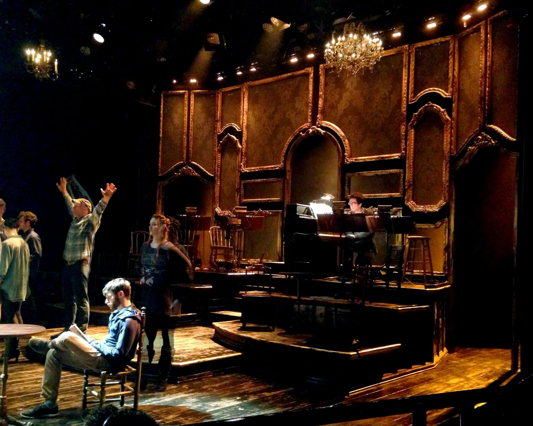 myparis_stagelight_frames.jpg