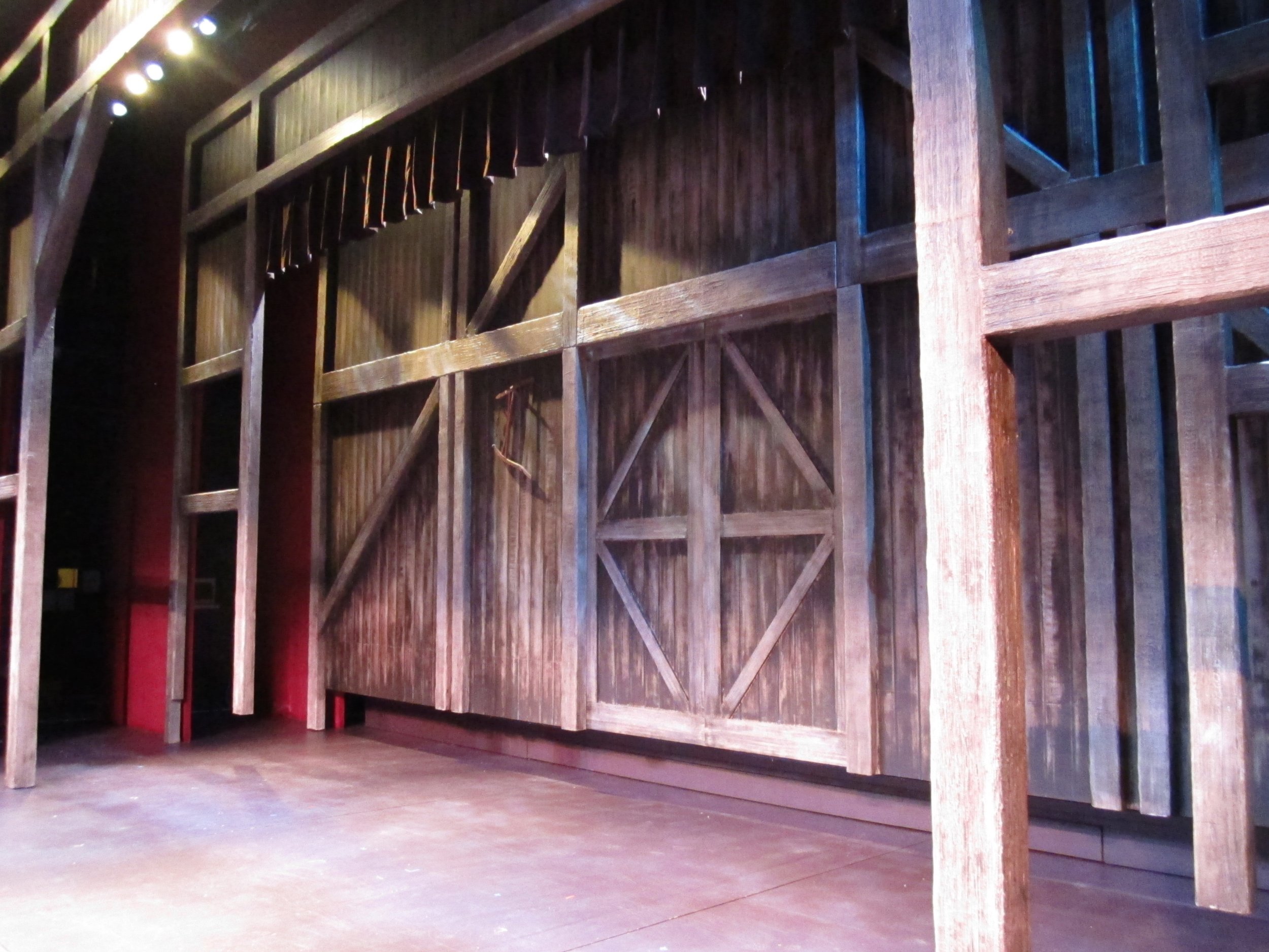 White Christmas; Barn