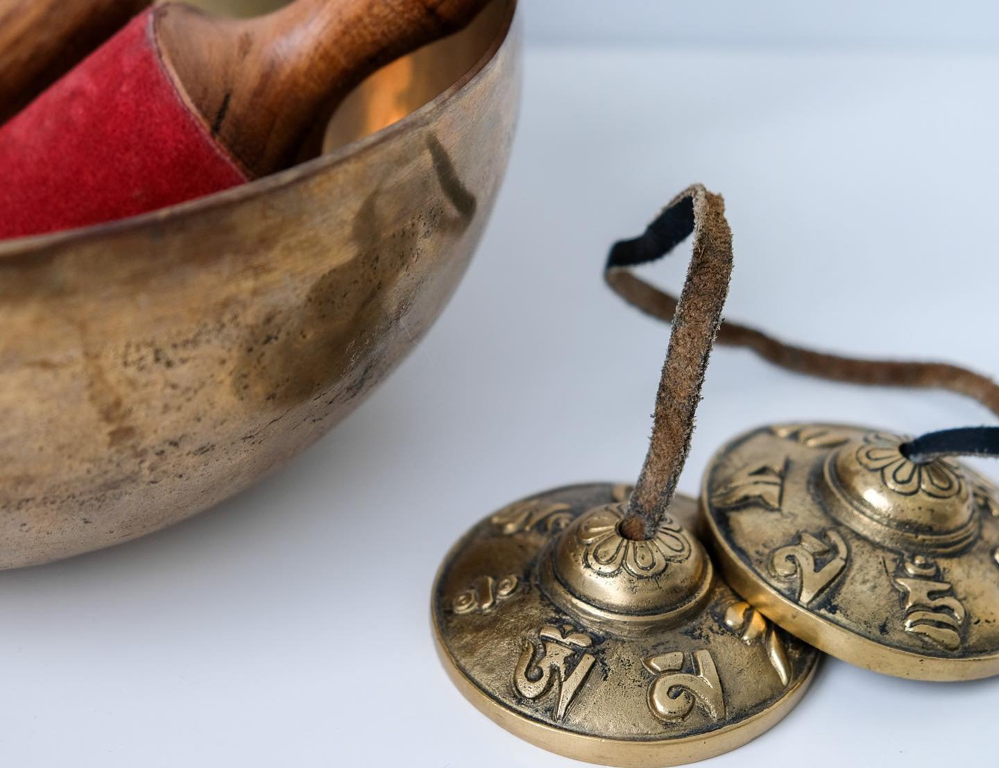 Moins ici, parce que je pr&eacute;pare doucement les ateliers Reiki du printemps. Chaque fois que je m&rsquo;appr&ecirc;te &agrave; transmettre cette m&eacute;thode, j&rsquo;entre dans une bulle, un petit vortex &eacute;nerg&eacute;tique o&ugrave; &e