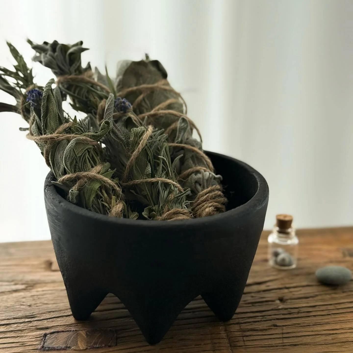 Homecoming 🪾🍂

&laquo; Les femmes qui m&rsquo;ont pr&eacute;c&eacute;d&eacute;e ont su m&rsquo;inculquer leur magie et faire en sorte qu&rsquo;elle se maintienne &agrave; travers les &acirc;ges&hellip; J&rsquo;ai la certitude que mon chemin &eacute