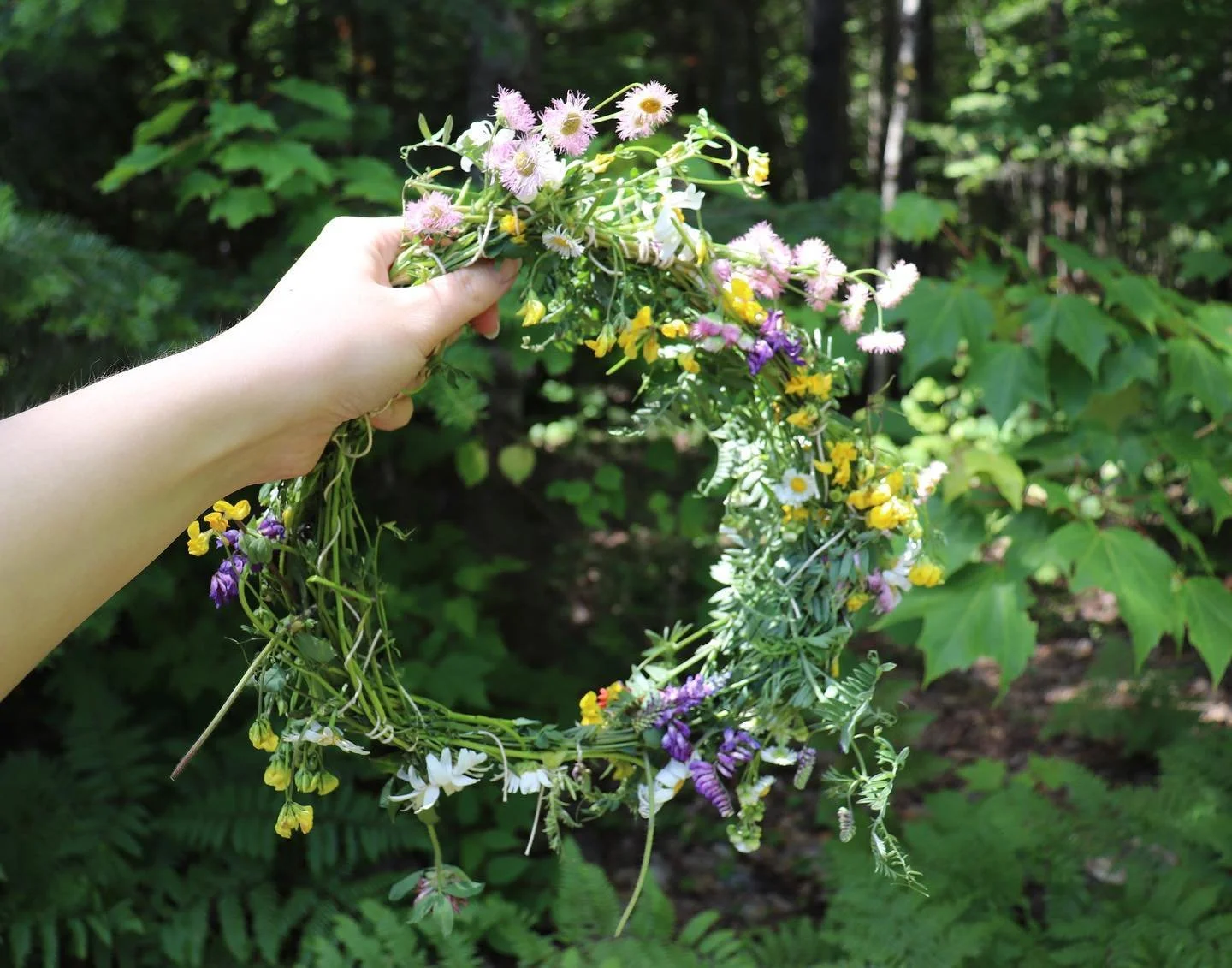 Doux Solstice 🌞✨🌼

&laquo; Les solstices se doivent d&rsquo;&ecirc;tre immersifs, exp&eacute;rimentaux, pour attiser notre feu int&eacute;rieur et stimuler notre intellect. Litha - p&eacute;riode brillante, chaude et foisonnante ; si l&rsquo;occasi