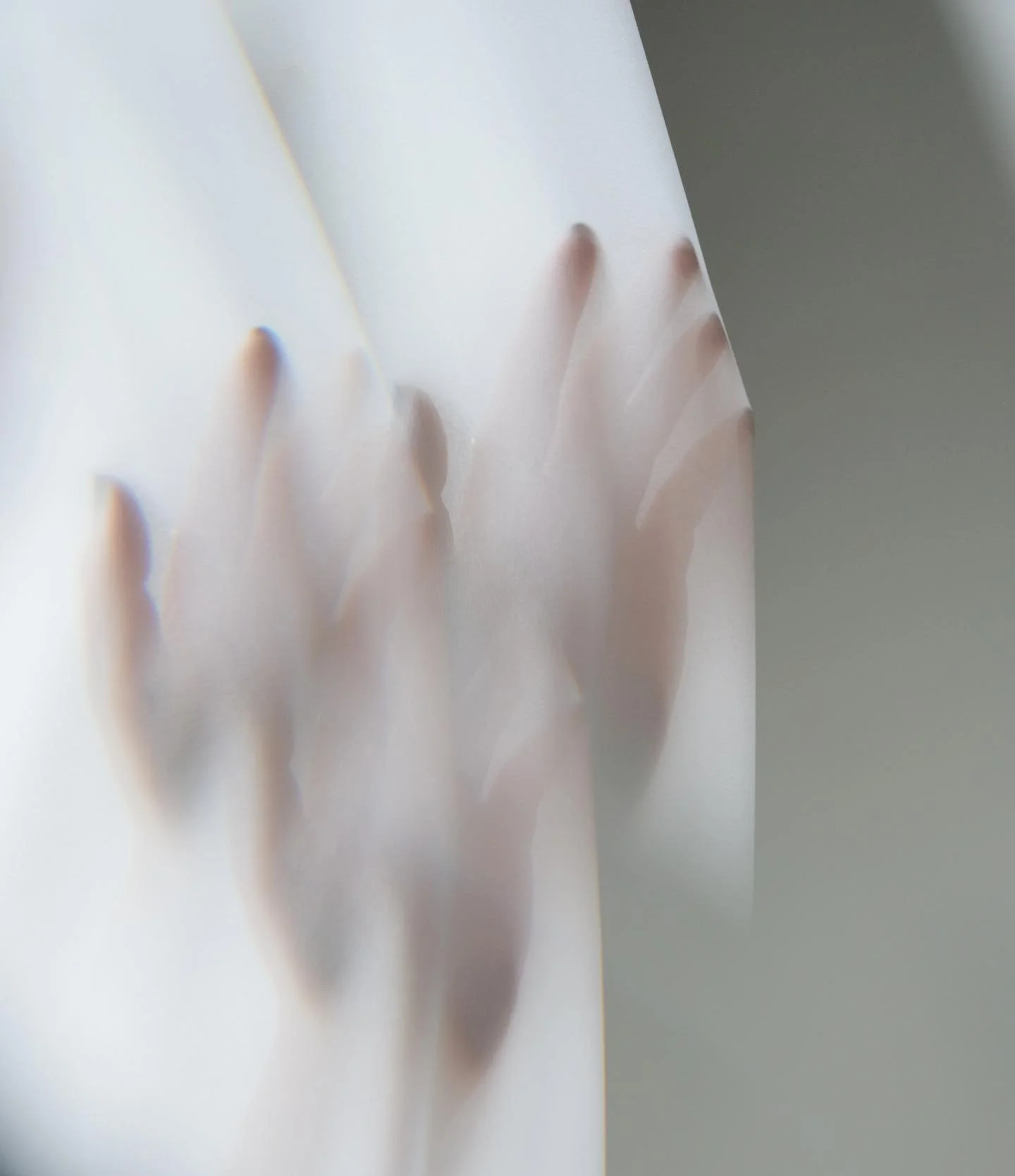 One with the night. One with the day. One with the Earth. 

La fin et le d&eacute;but. Samhain, de l&rsquo;autre c&ocirc;t&eacute; du voile, nous r&eacute;v&egrave;le &agrave; nous-m&ecirc;mes et plus pr&egrave;s encore de ce que nous nous devons d&r