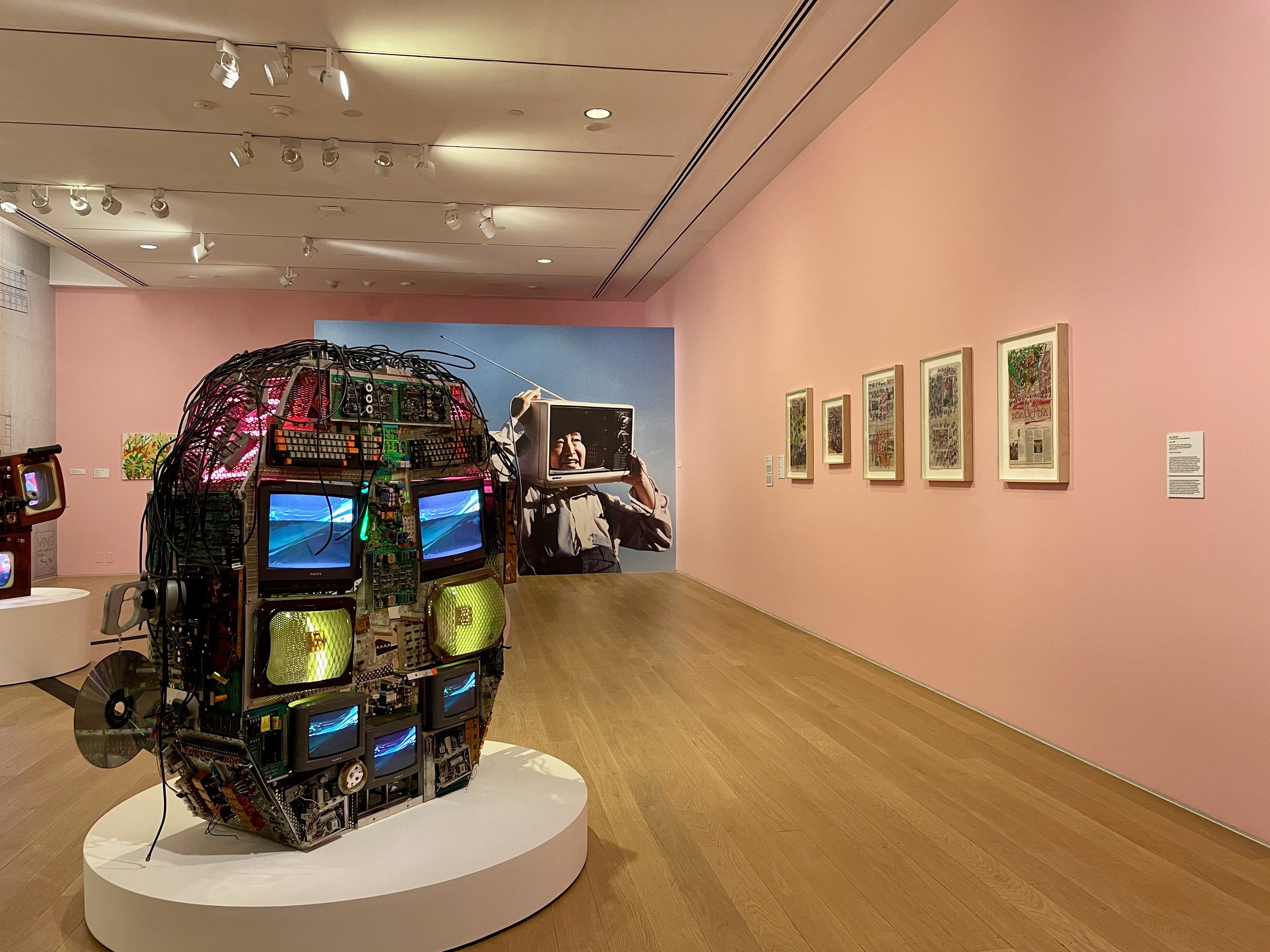  Nam June Paik,  Lucy , 1992, aluminum frame, neon, oil paint, electrical wires, five TV sets, LaserDiscs, circuit boards, keyboards, typewriter, plastic, metal and electrical elements 63 × 61 × 30 1/4 in. Collection of Cathy Vedovi, with Paik’s seri