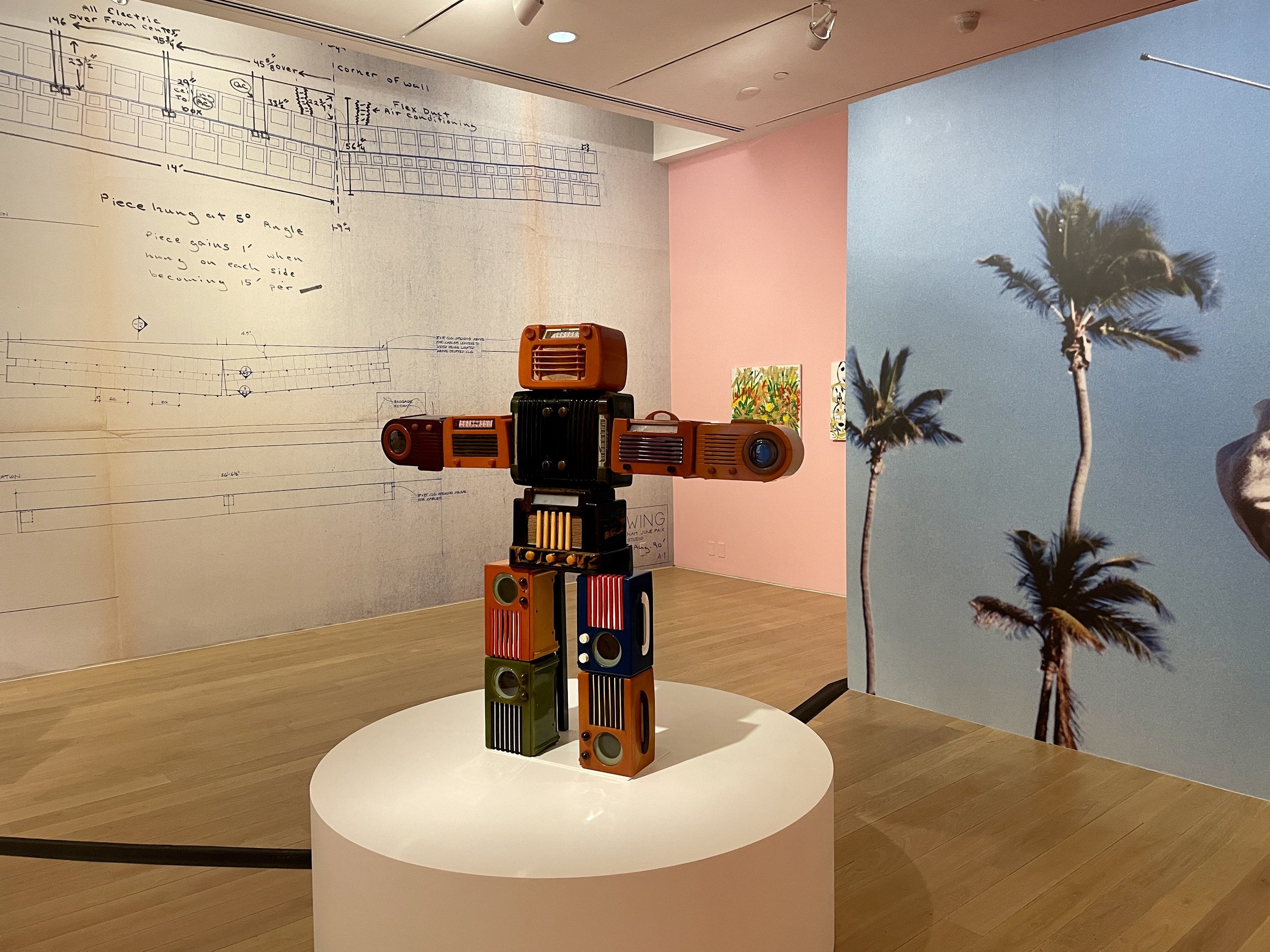  Nam June Paik,  Bakelite Robot , 2002, single-channel video installation with five 5.6 in. LCD monitors and two 4 in. LCD monitors, electric lights and oil marker, 50 × 54 5/8 × 7 1/2 in. Courtesy of Nam June Paik Estate, with Nam June Paik, Miami I