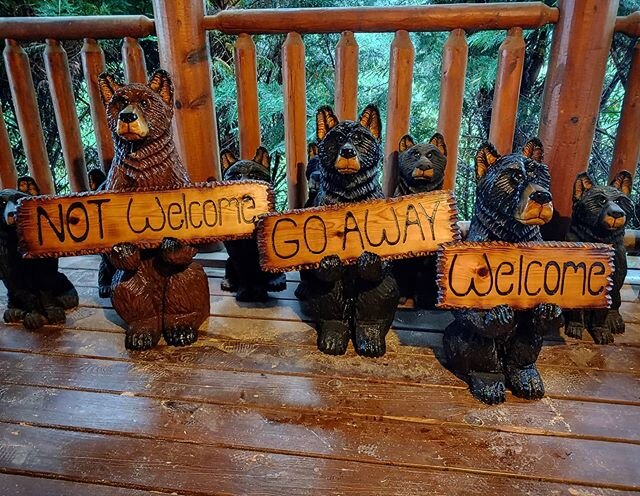 Used this rainy weather to stay under cover and get some finishing work done.  Grab em while i got em. 
#chainsawcarvings #chainsawartist #chainsawsandchisels #art #handmade #instagood #diy #carvewoodeveryday #rusticart #woodcraft #woodcarvings #wood