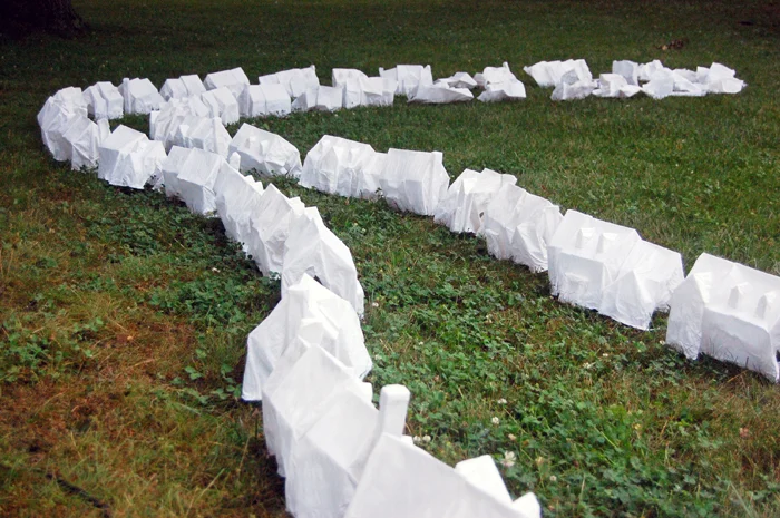 Cul-de-Sacs_grass_installation_Jessica_Todd.jpg