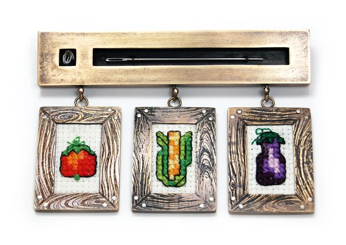 Ode_to_Noni_brooch_Jessica_Todd.jpg