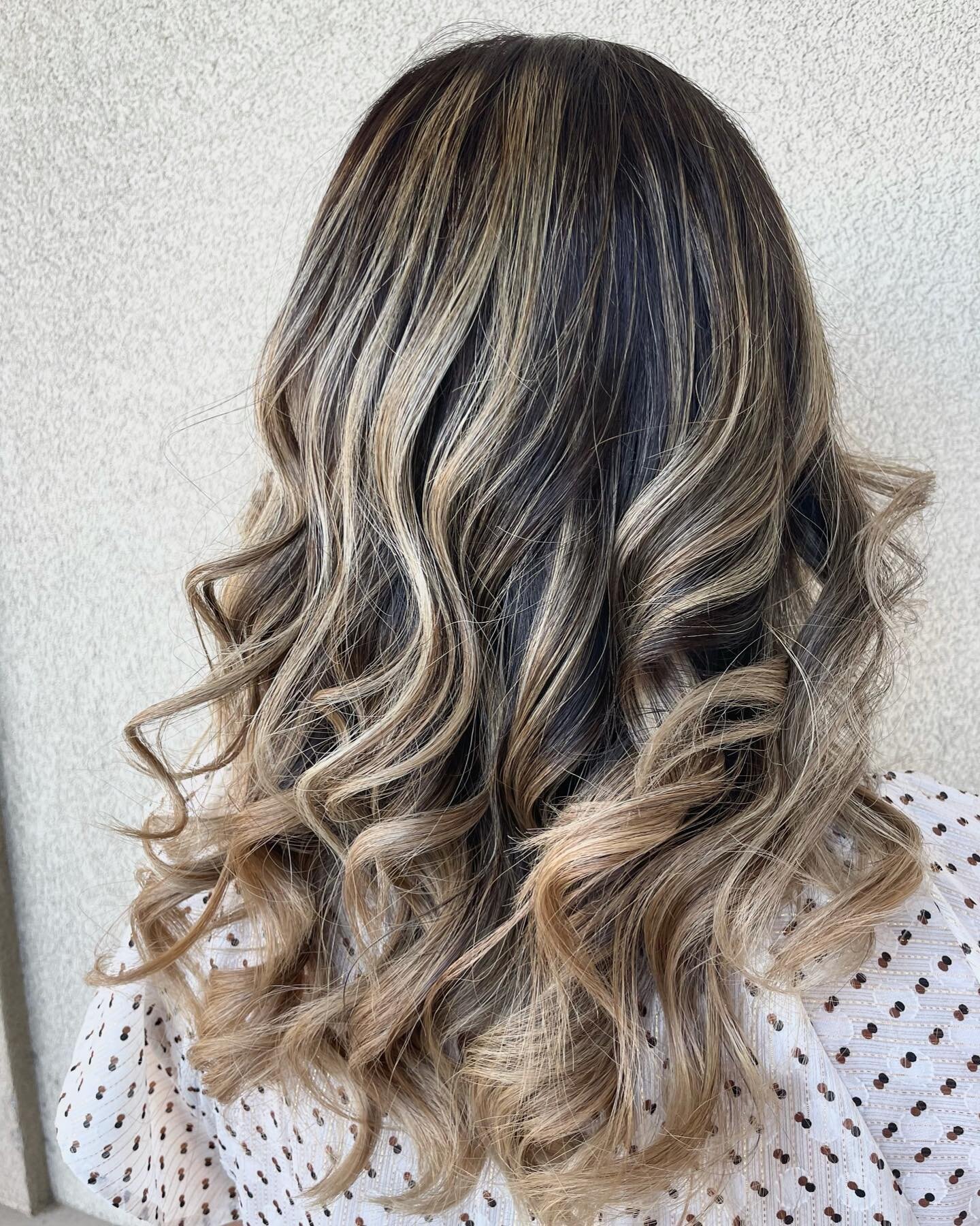 👩🏻&zwj;🎨 #paint #balayage #hair cut #haircolor #ombre #blondebalayage #blondebabe #njsalon #hairofinstagram #haircolorist #color #summer #hairstyle #njbeauty #oligopro #haircolor #beforeandandafter #redken #hairpainting #paintedhair #hairideas #ba