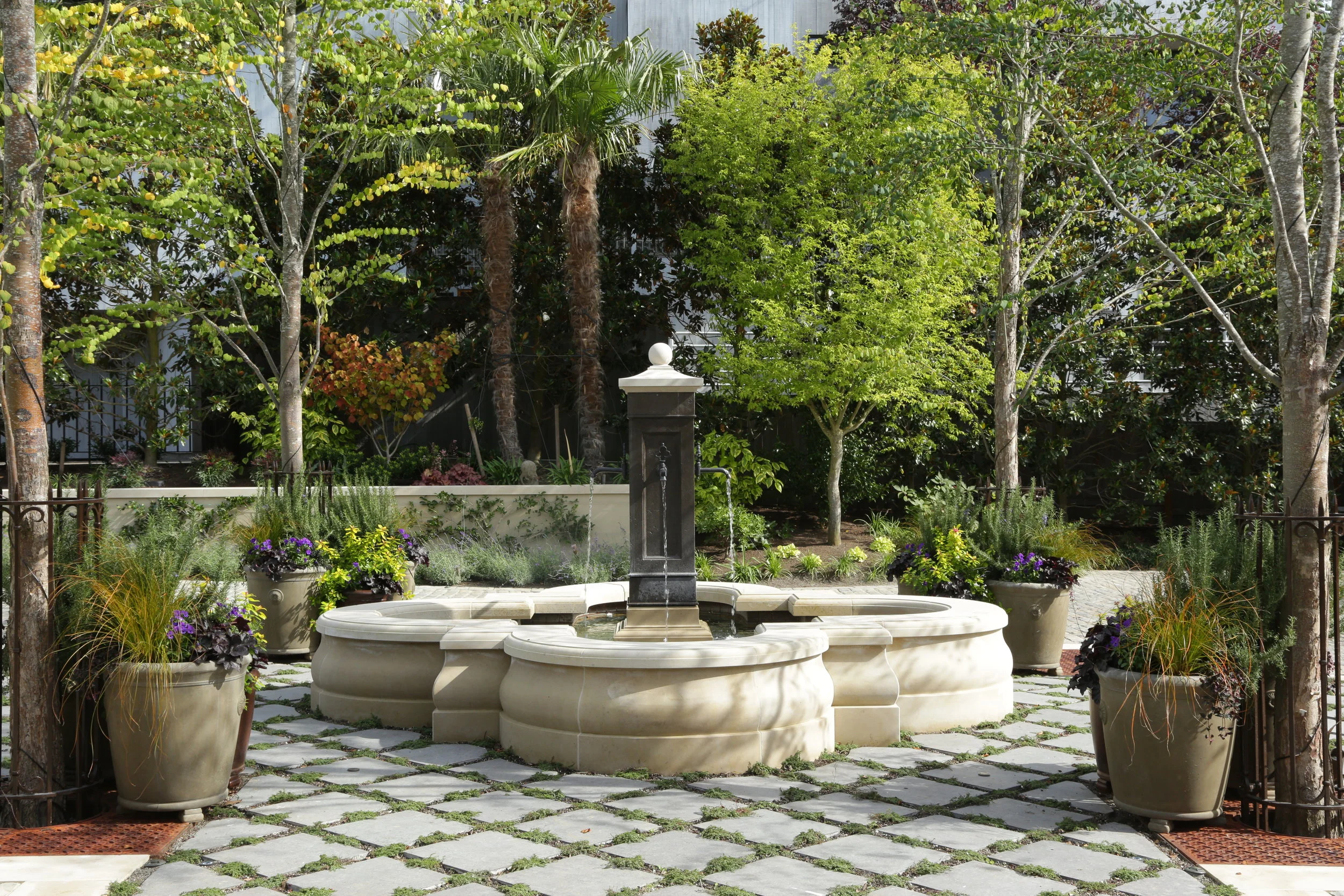 Magnoli__Entry_04 Fountain.JPG