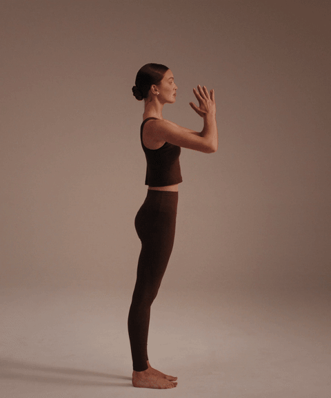 NA_Aug23_Wk4_W_Q3Leggings_ePDP_Carousel_D_AlignRibbed_1800x2160-ezgif.com-video-to-gif-converter.gif