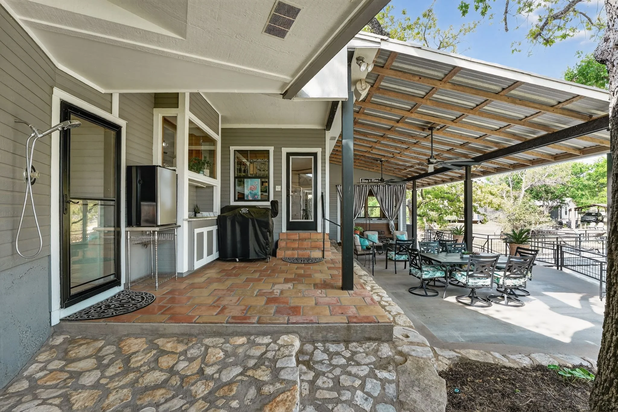 07_1104_Hill_Cir_W_Dr_Marble_Falls_TX_78654_USA-Exterior-DSC01880_1_2.jpg