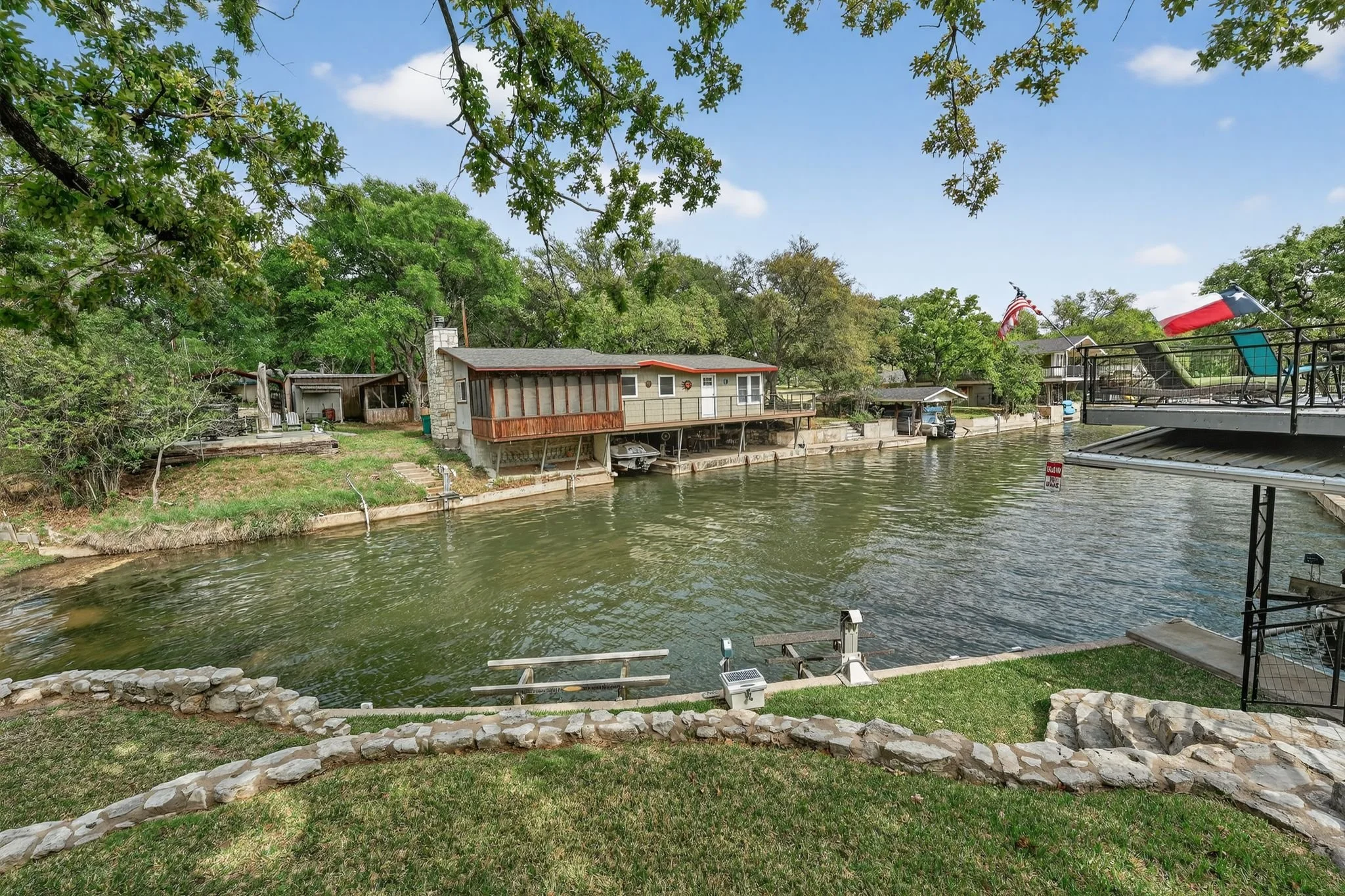 10_1104_Hill_Cir_W_Dr_Marble_Falls_TX_78654_USA-Exterior-DSC01925_6_7.jpg