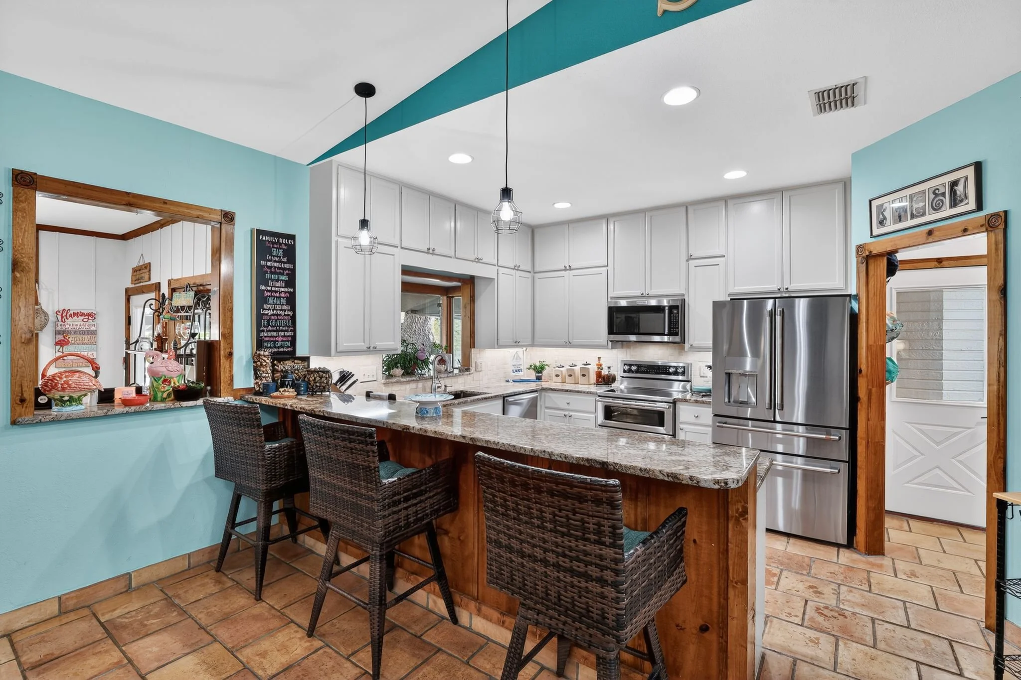 19_1104_Hill_Cir_W_Dr_Marble_Falls_TX_78654_USA-Kitchen-DSC02008.jpg