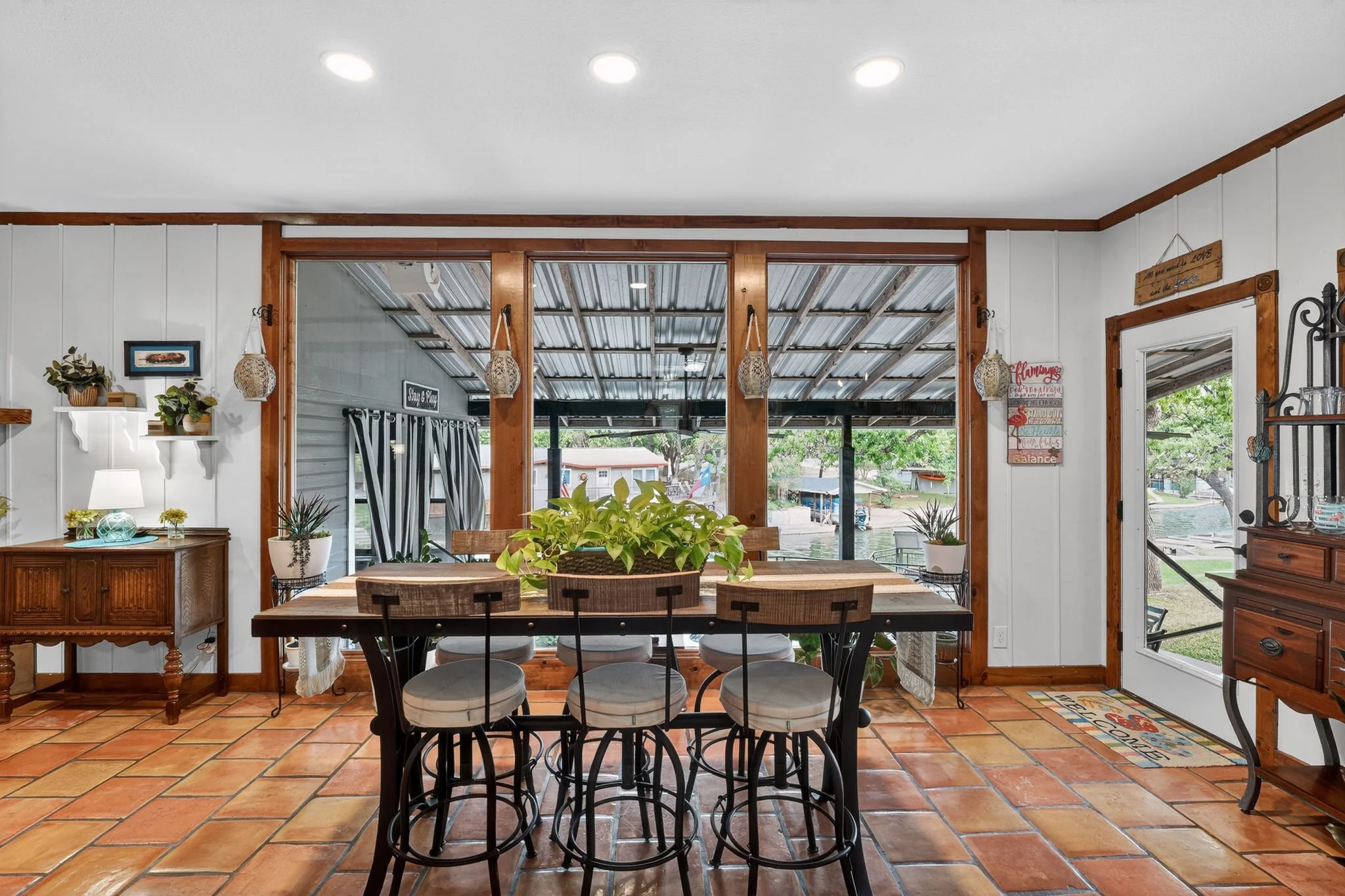 22_1104_Hill_Cir_W_Dr_Marble_Falls_TX_78654_USA-Dining_room-DSC02051_2_3.jpg