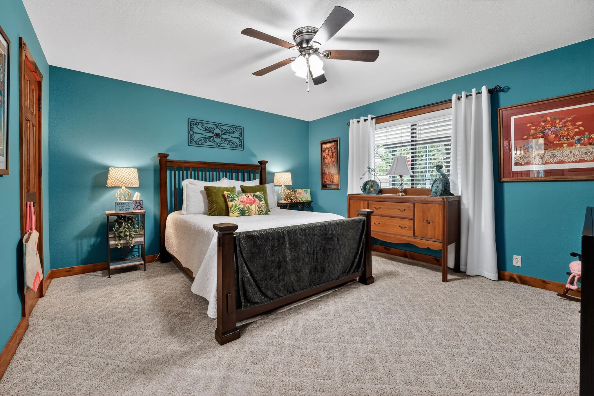 28_1104_Hill_Cir_W_Dr_Marble_Falls_TX_78654_USA-Bedroom-DSC01991_2_3.jpg
