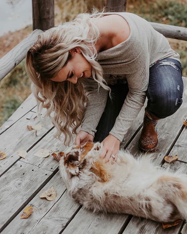 Snuggle Up Saturday in our favorite cowl neck or off the shoulder sweater. Available in oatmeal or heather grey! $30