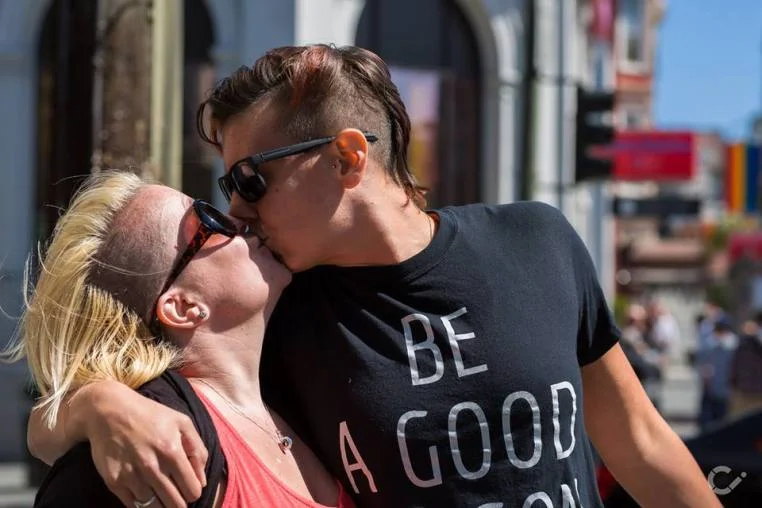 KeepKissing-LGBT-Couples-by-Curt-Janka7.jpg
