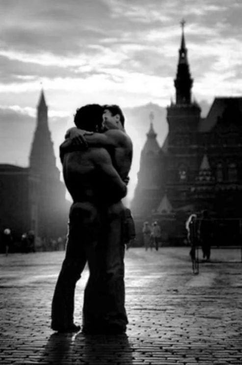 Two-Men-Kissing-Gay-Kiss-Photos-Pics30.jpg