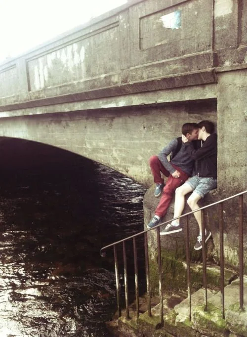 Two-Men-Kissing-Gay-Kiss-Photos-Pics29.jpg
