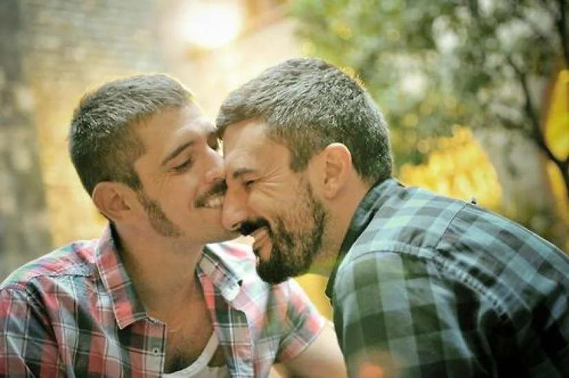 Two-Men-Kissing-Gay-Kiss-Photos-Pics46.jpeg