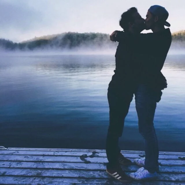 Two-Men-Kissing-Gay-Kiss-Photos-Pics73.jpg