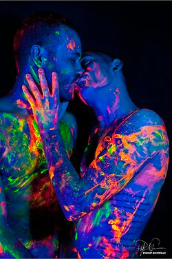 Two-Men-Kissing-Gay-Kiss-Photos-Pics95.png