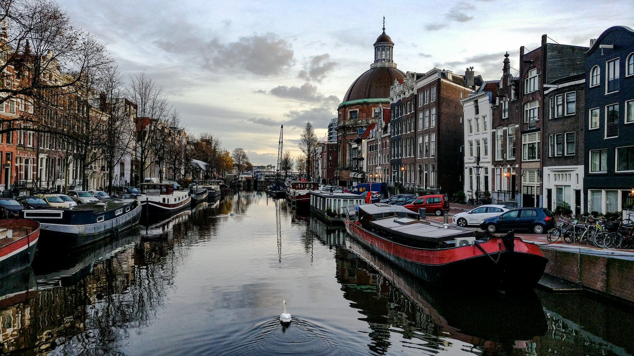 Amsterdam  #amsterdamcity #amsterdam #amsterdamcentral #canalcity #reflection #europe #morning