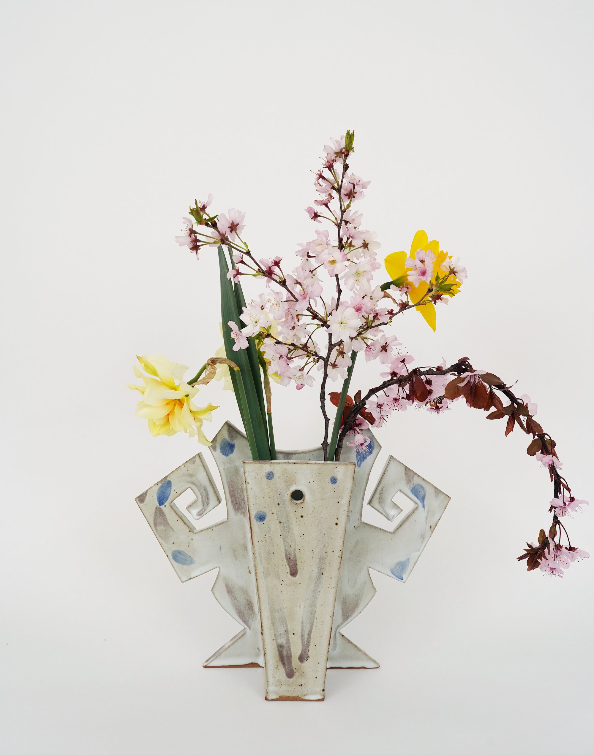 Scoopneck Strongman Vase with spring flowers (reverse)