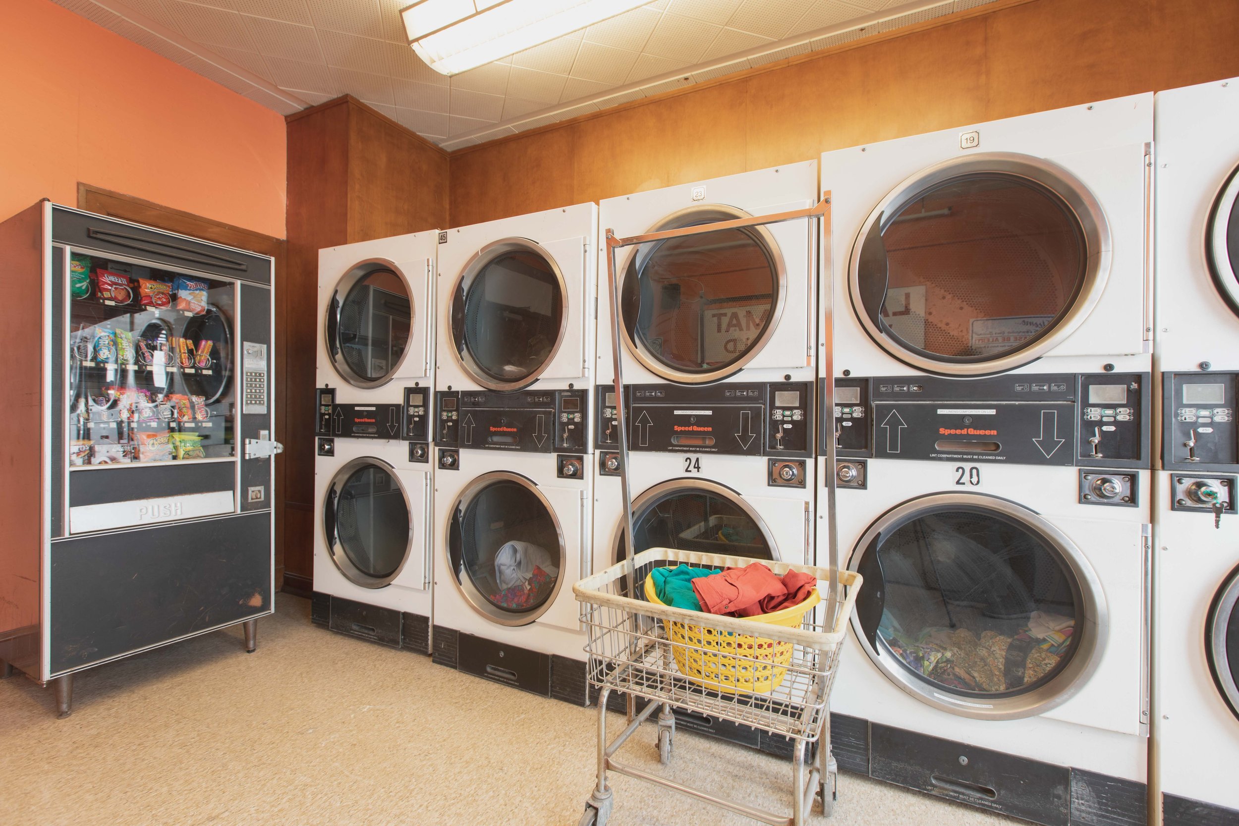 Laundromat (5 of 8).jpg