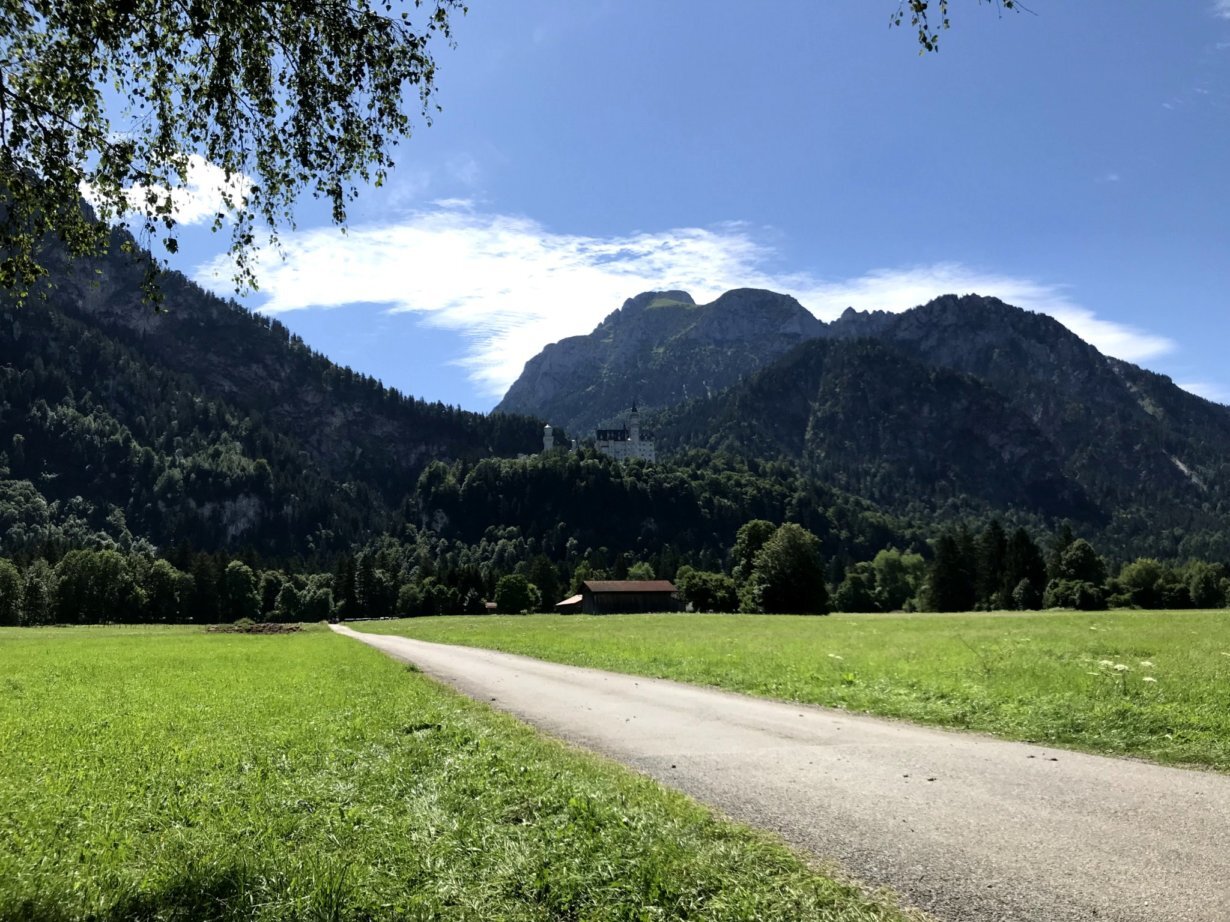 bavaria_hike_neuschwanstiencastle.jpeg