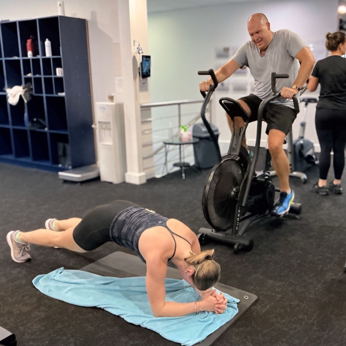 LIVE WELL COMMUNITY! BRING YOUR CREW! 

👊🏼 4 FREE sessions for your friends &amp; family&hellip; and if they join at the end, YOU score 2 FREE sessions too 🔥

Train together. Win together. Limited spots &mdash; let&rsquo;s go 💥