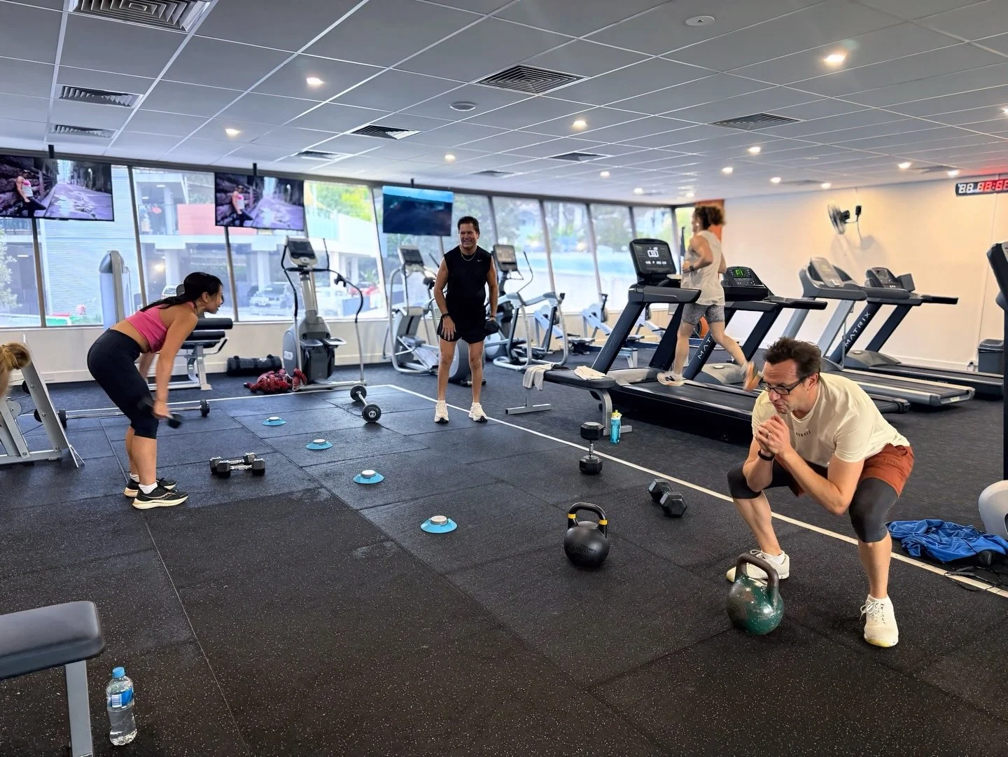 They say don&rsquo;t mix friendship with business&hellip; we say don&rsquo;t mix friendship without burpees 😂👊🏼

Bring your crew in for 4 FREE sessions &mdash; turn group chats into group workouts 🔥

And if they sign up? You score 2 FREE sessions