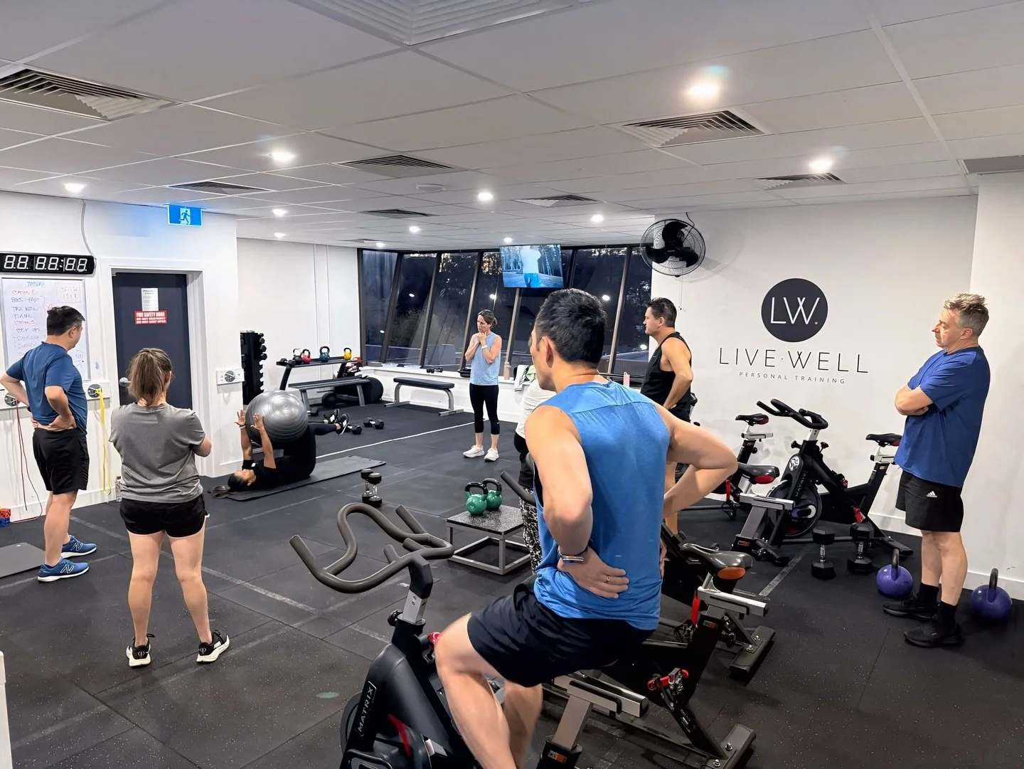 Easter long weekend: done ✅
Chocolate consumption: elite 🍫😂

Time to face the music&hellip; and @may_lareza at 6am 😅

No judgement, just a solid session, a few laughs, and getting back on track 👊