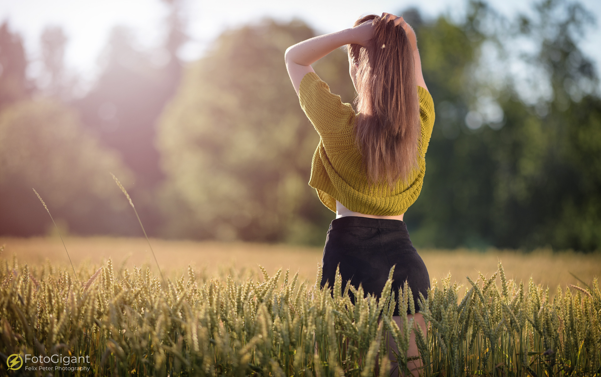 Fotoshooting_mit_Model_im_Kornfeld.jpg