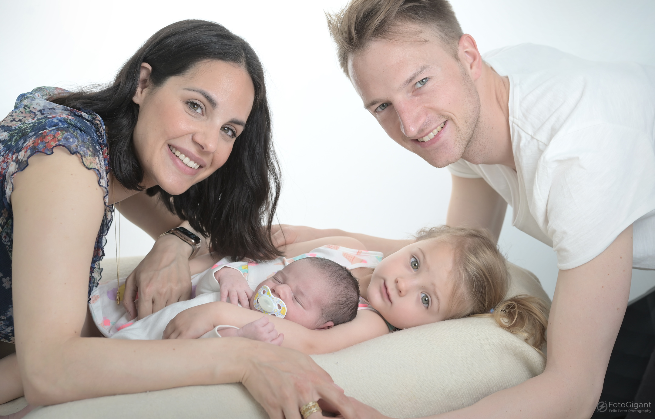 Newborn-Familienfotos.jpg