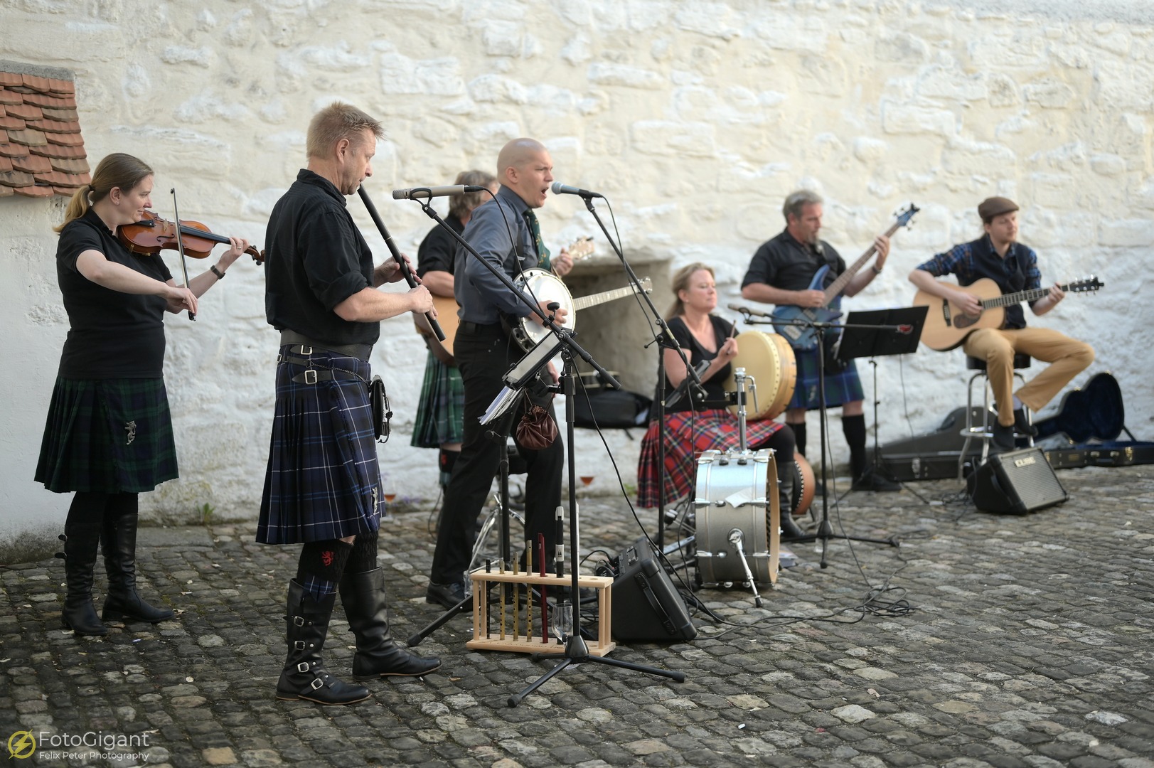 Hochzeitsfotografie_Schloss-Laupen_26.jpg