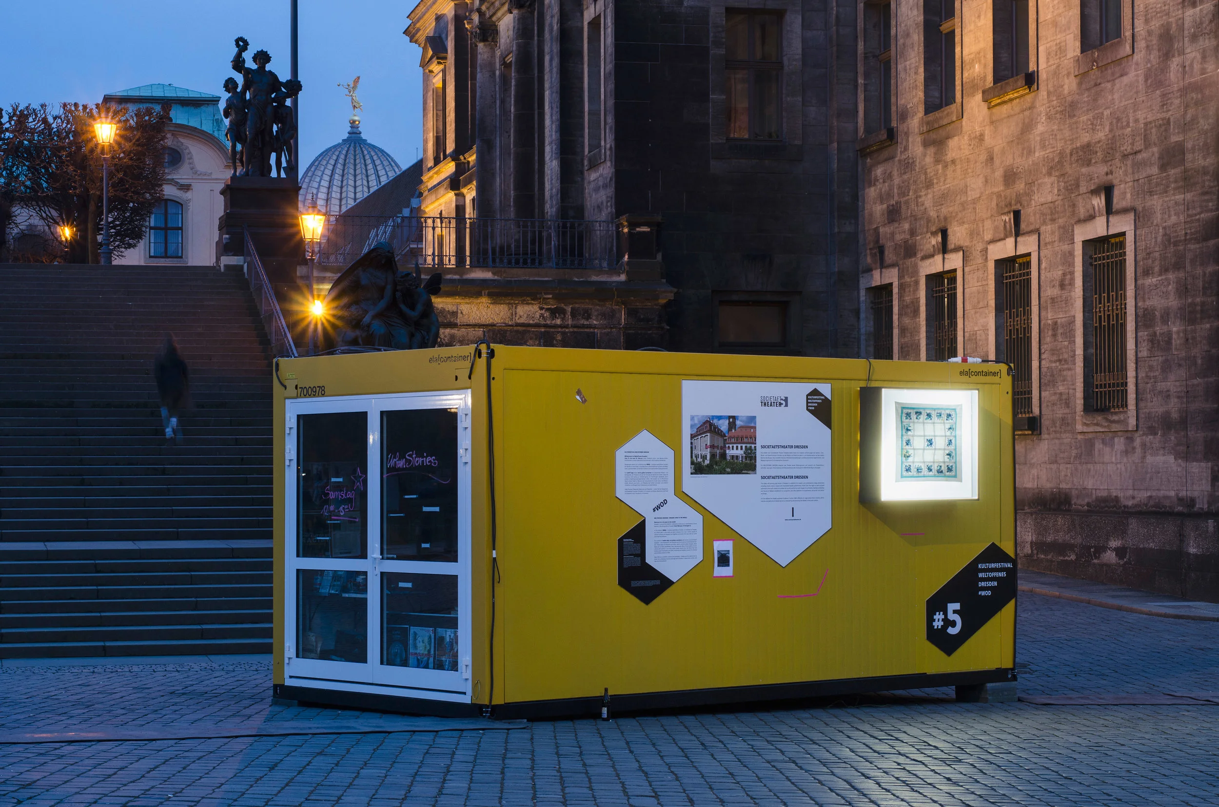 Ausstellungscontainer beim Kunstfestival Weltoffenes Dresden