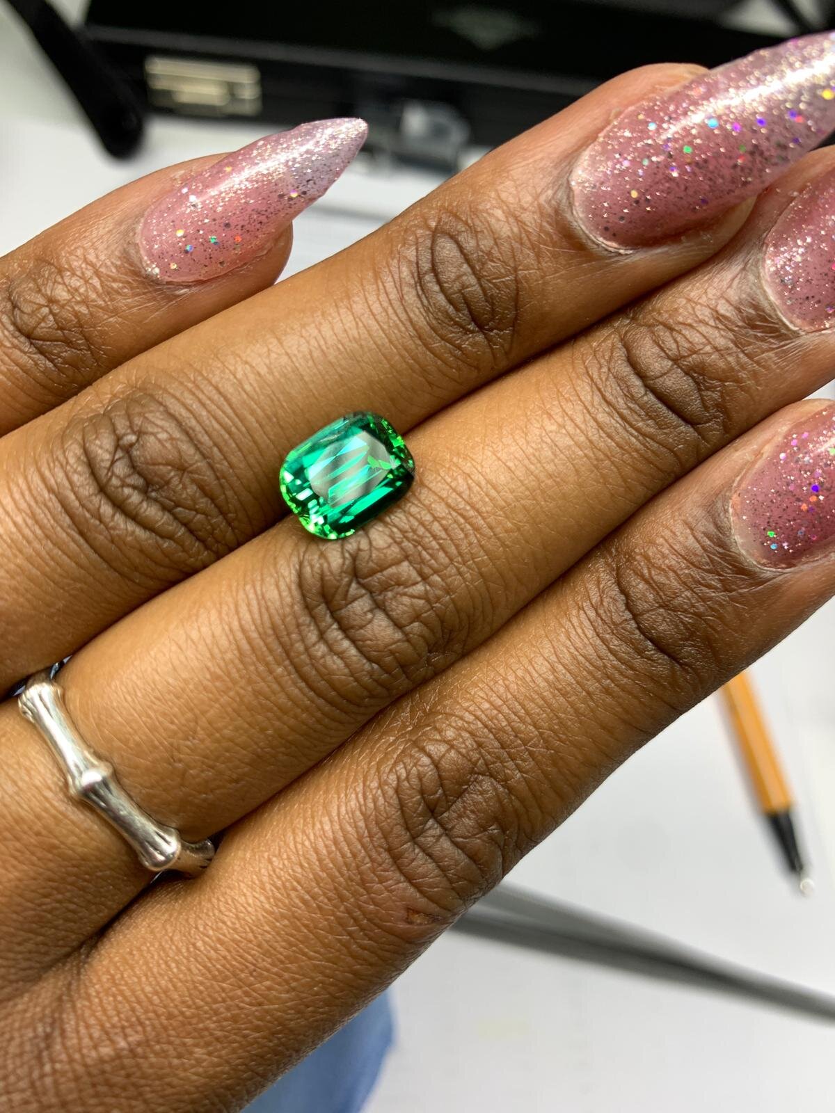 From our Female Correspondent: Lezlie on gemmology