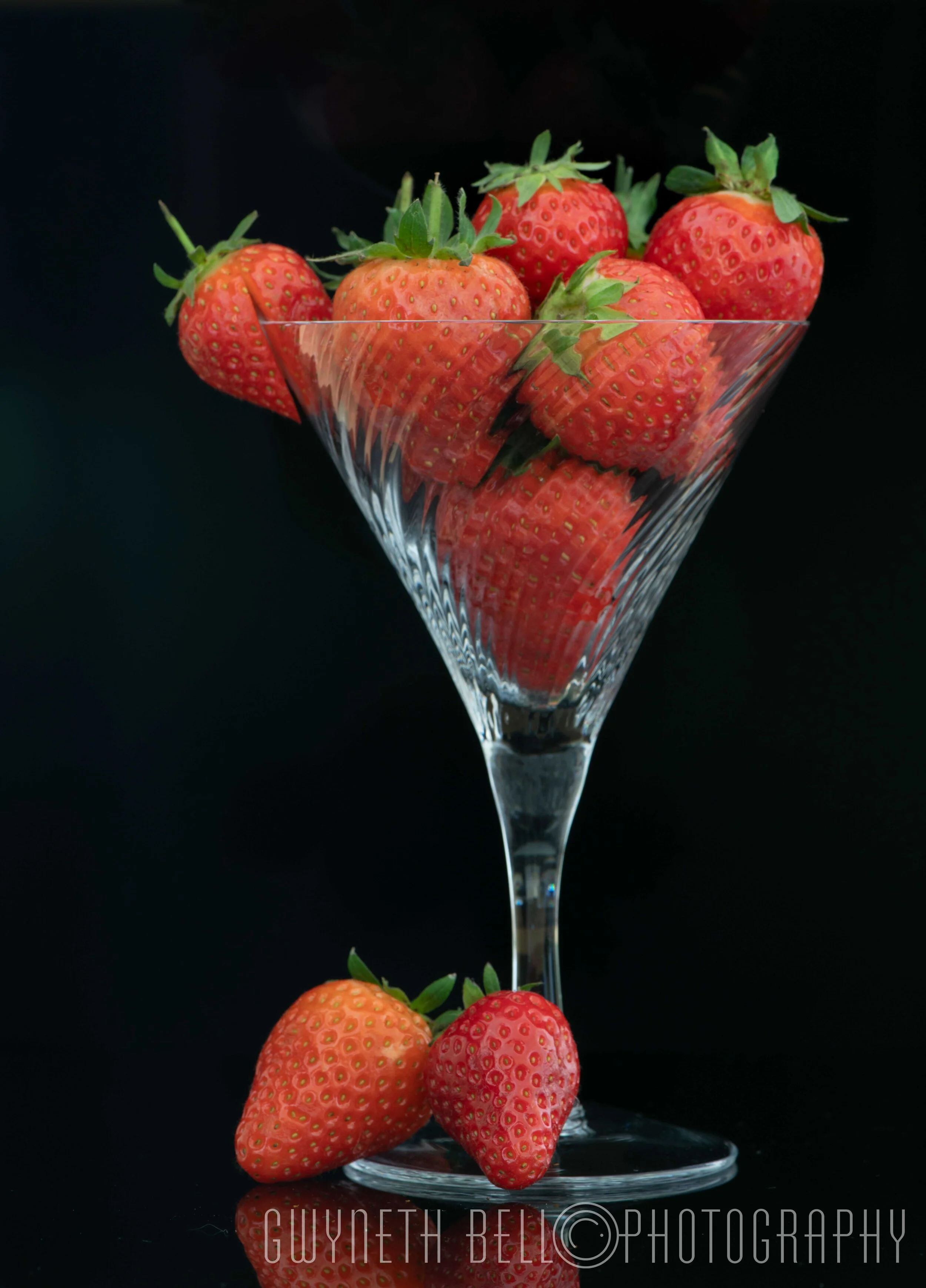  Deelish - Strawberries in a glass 