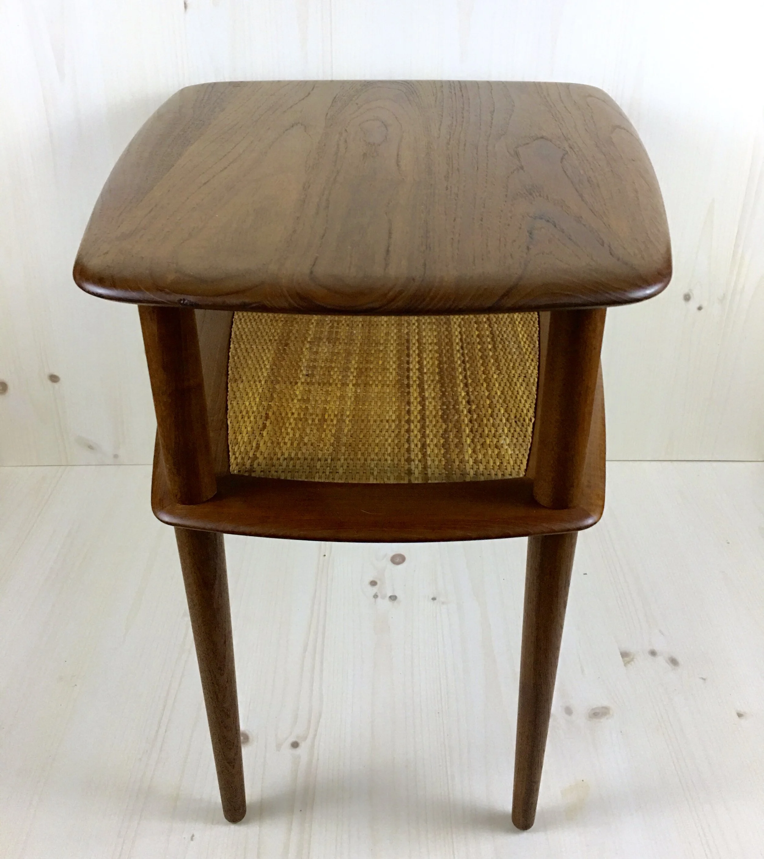 Peter Hvidt "Minerva" Side Table