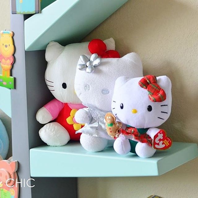 Hello dear friends. Do you still have any stuffed animals that were once yours that you kept or saved to give to your babies?&nbsp; Sometimes I look at this picture and can't believe that these Hello Kitty stuffed animals were once mine, and now I'm 