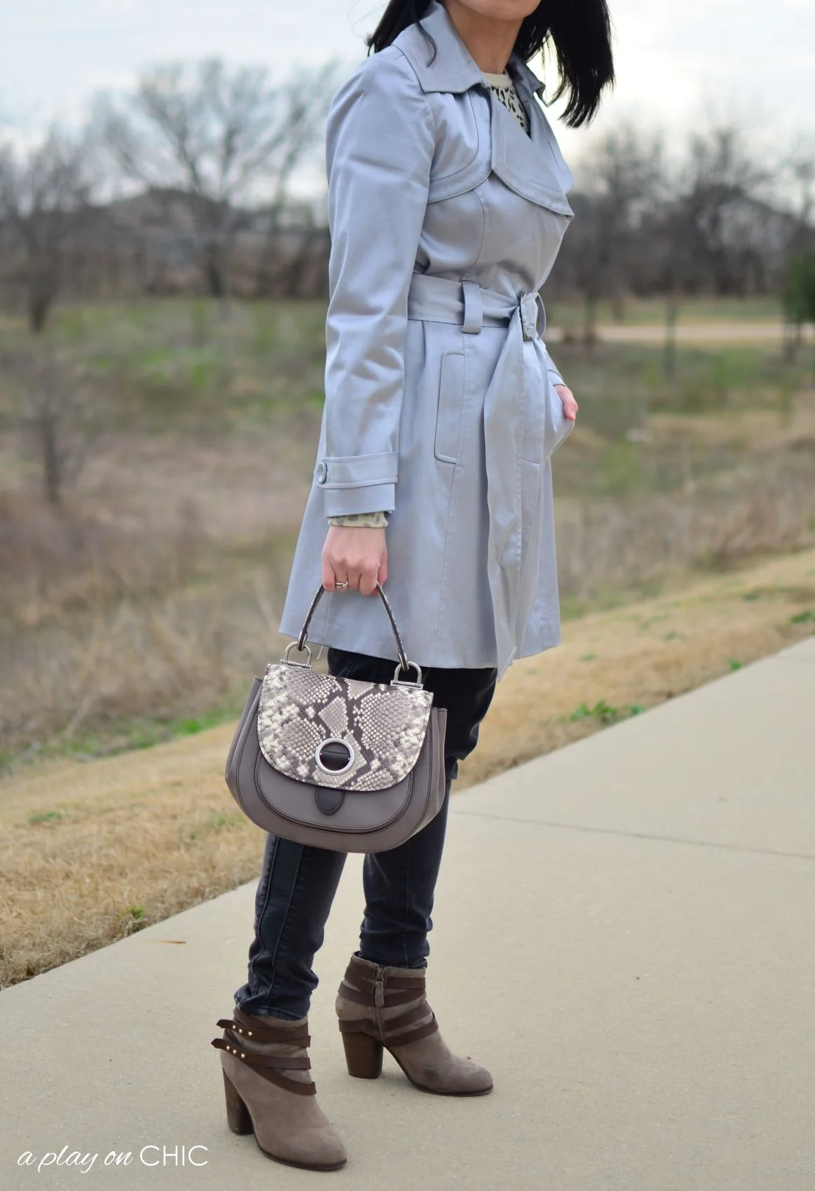 Rainy-Day-Outfit-Essentials-65.jpg
